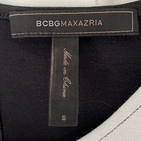 Pretty black and white sleeveless top with lots of style! - Picture 2 of 3